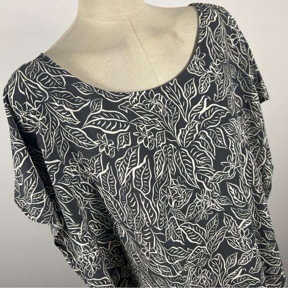 ❤️ Torrid floral flowy Top 2X - Picture 3 of 9